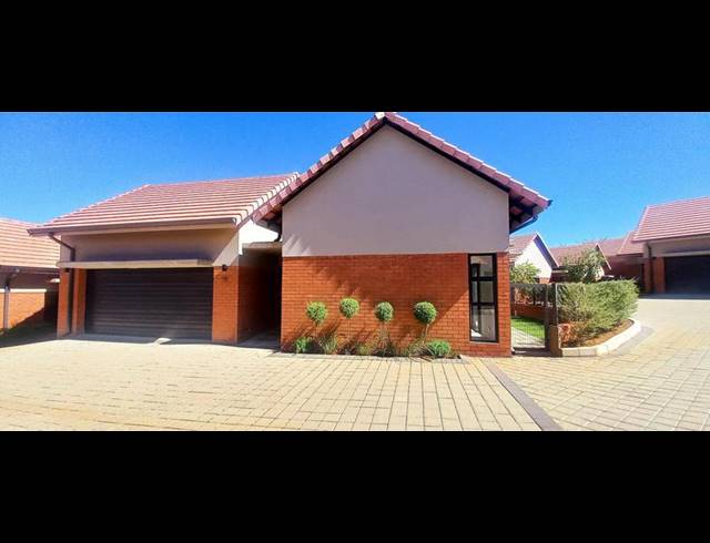 2 BEDROOM TOWNHOUSE FOR SALE IN WILD OLIVE ESTATE